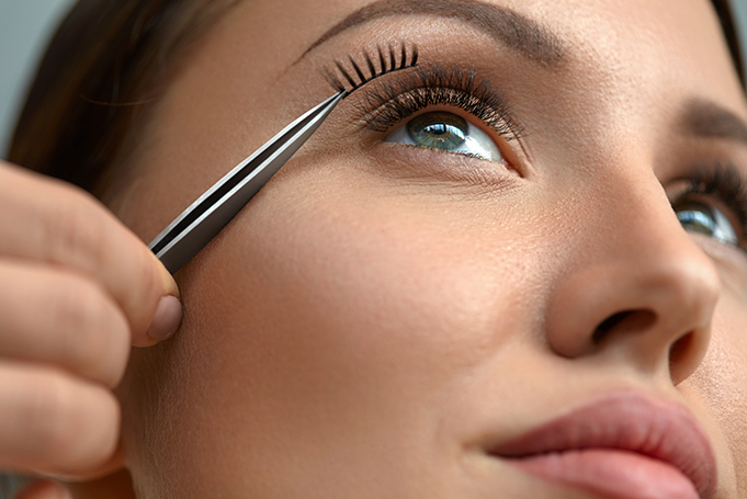 Easy Steps To Apply False Lashes