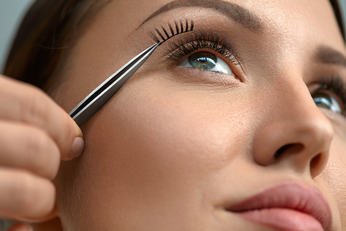 How To Apply False Lashes